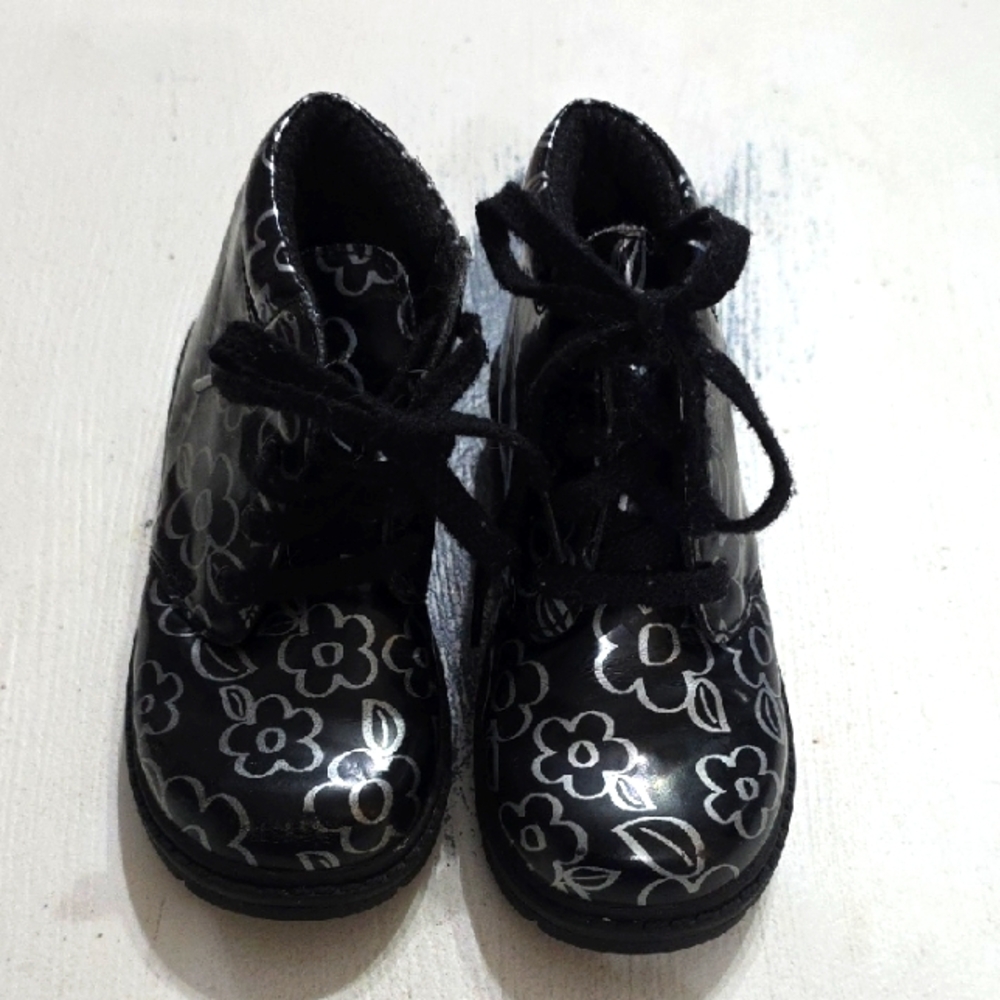 Stride Rite Girl's Chuckka Annkle Boor‎ Laces Black/Silver Floral Boots Sz 9 GUC